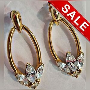 #Vintage 80's #Trifari Signed 1.5" Gold Hoop Dangle Rhinestones Pierced Earrings